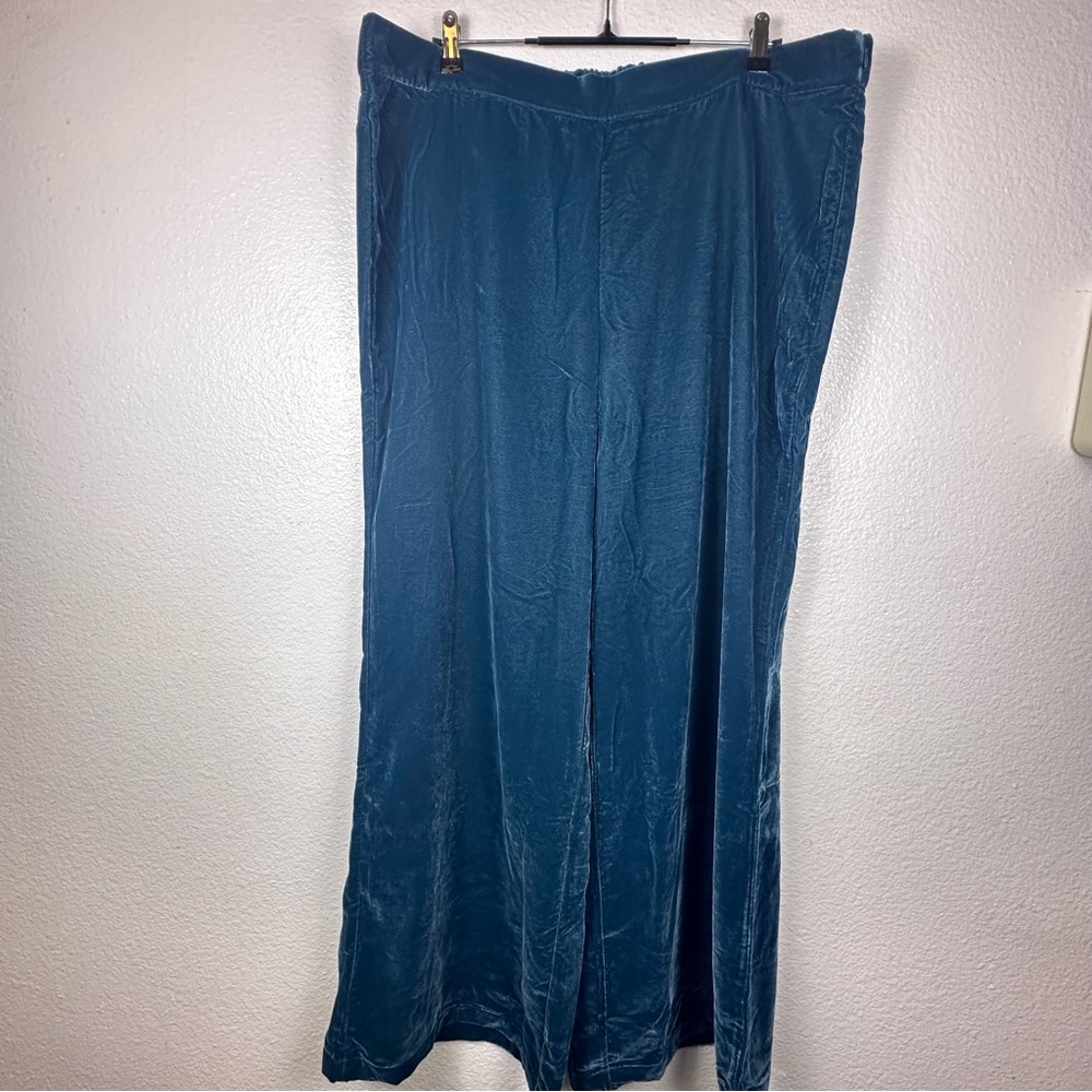 Women's Teal Velvet Trousers‎